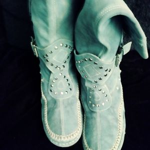 Size 7.5 womens blue boots